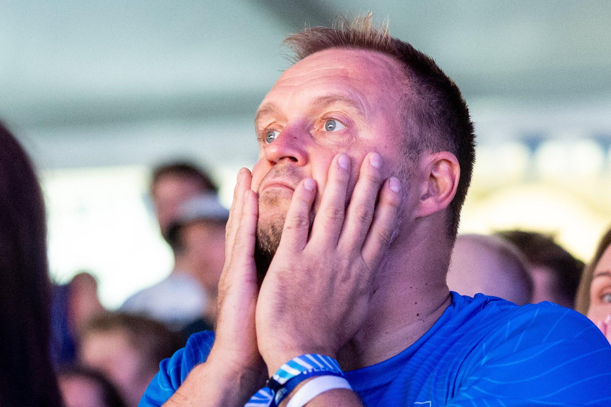 VIDEO JA FOTOD | Vaata Eesti fännide ehedaid emotsioone Lätile kaotuse viimastel minutitel