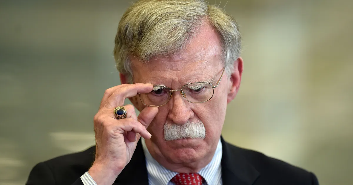 WILLIAM HAGUE ⟩ John Boltoni kodu läbiotsimine on kõhedust tekitav vendeta stiilis valitsemise märk