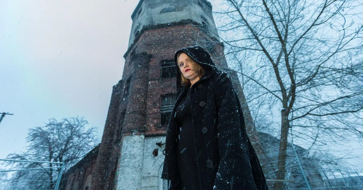 KATRIN PAUTS ⟩ Kabeliaias jalutamisest