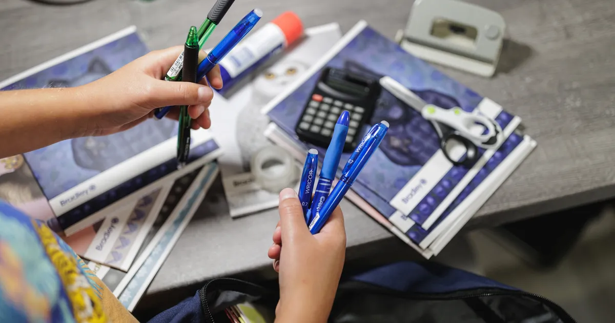 HINNAVÕRDLUS ⟩ Millisest poest saab koolitarbed kõige soodsamalt?