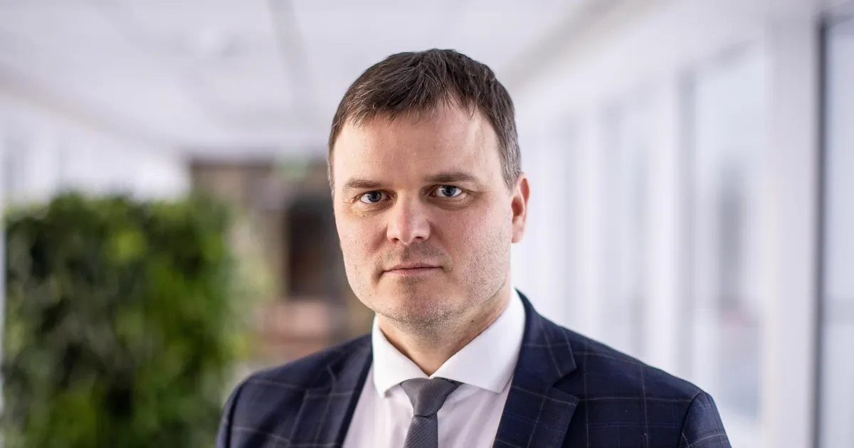 MADIS KALLAS ⟩ Kohustus olla vähemalt 18. eluaastani koolipingis kaitseb noori