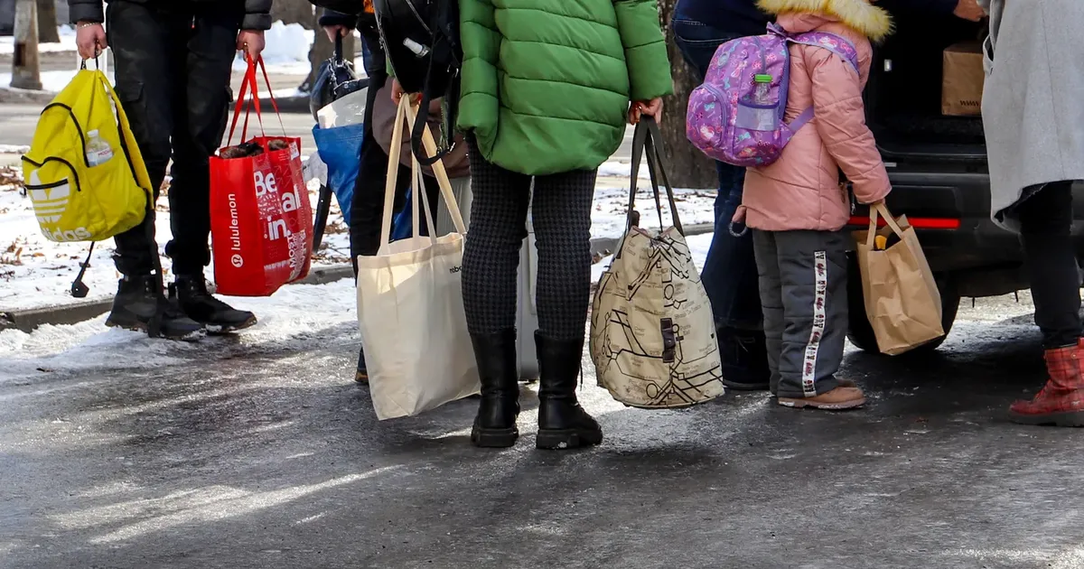 ANALÜÜS ⟩ Kui hästi on Ukraina sõjapõgenikud Eestis kohanenud ja kui suur on nende arv?