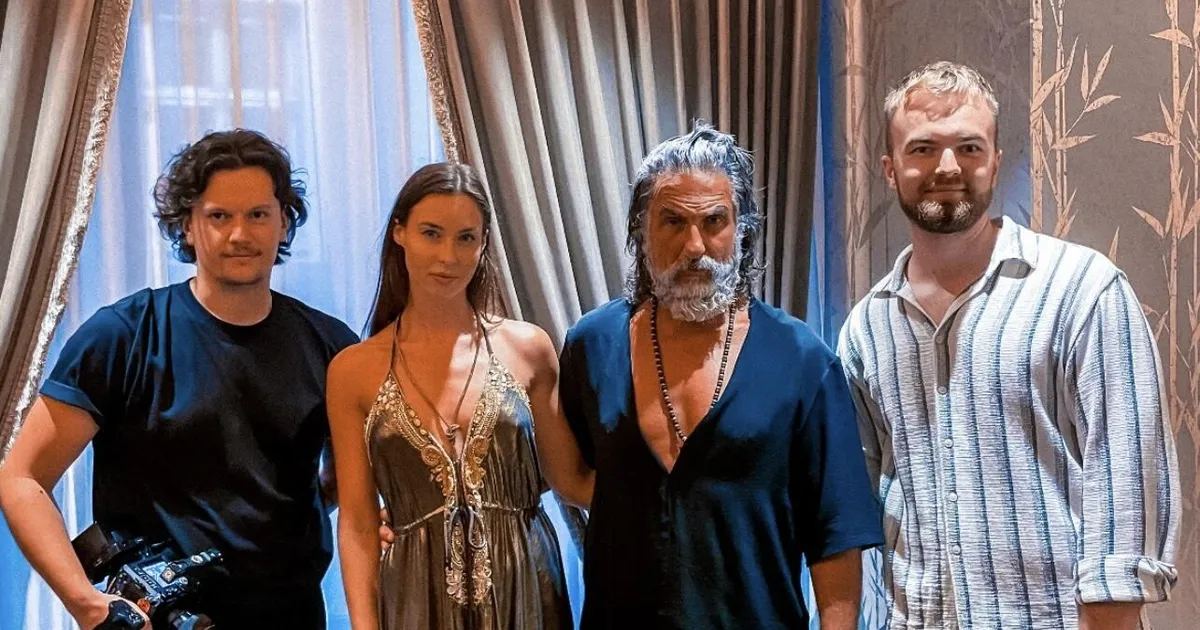 PILTUUDIS ⟩ Miljardär Zeus väisas koos eestlannast kallimaga Tallinna