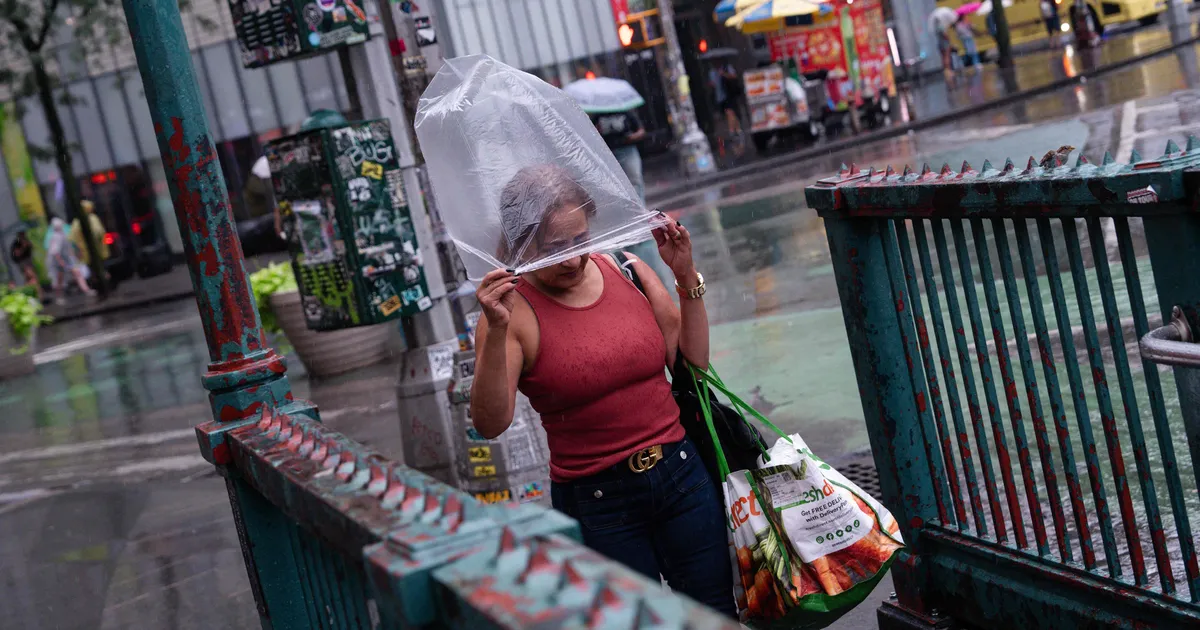 VIDEO ⟩ USA idaranniku suurlinnad maadlevad metrooliine uputavate paduvihmadega