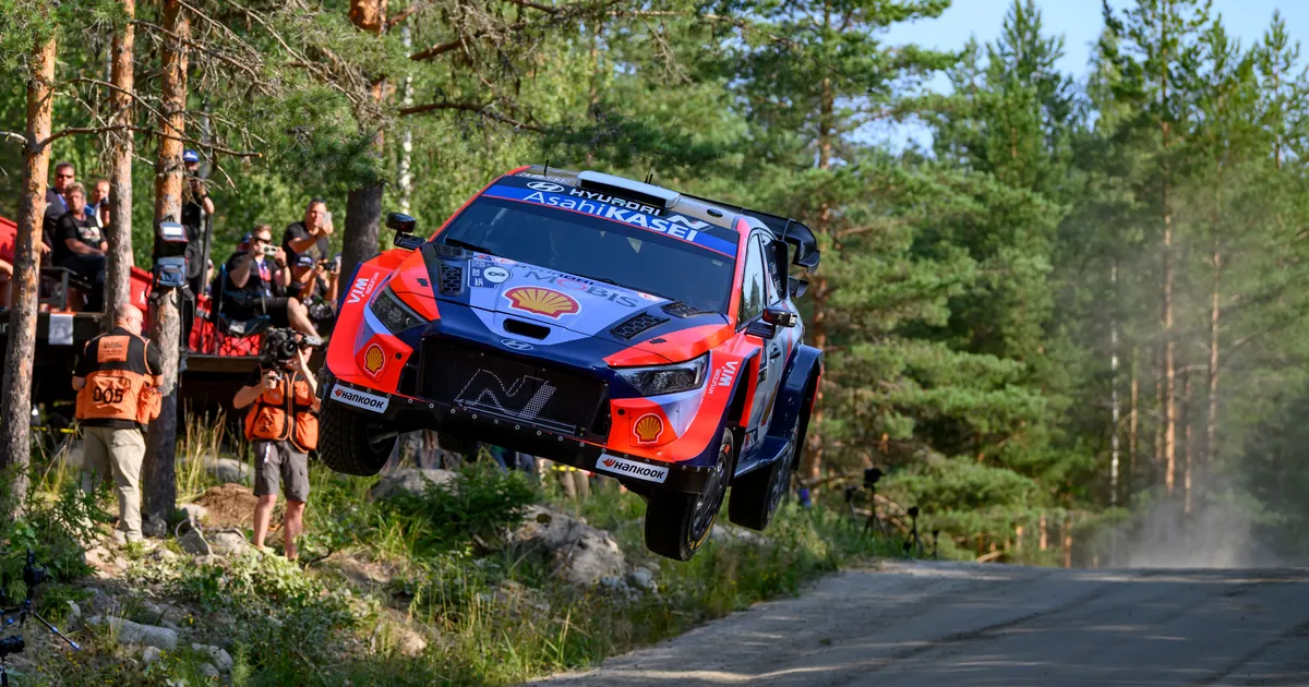 VIDEO ⟩ Tänak sõitis Soome rallil vastu puud: olin nagu kaasreisija