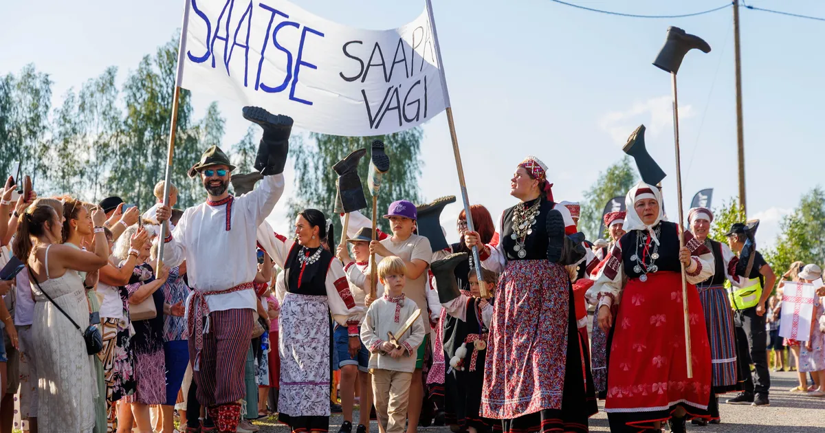 VIDEO ⟩ Ponipatrullist raketipolguni. Seto sõjaväe paraad kogu hiilguses