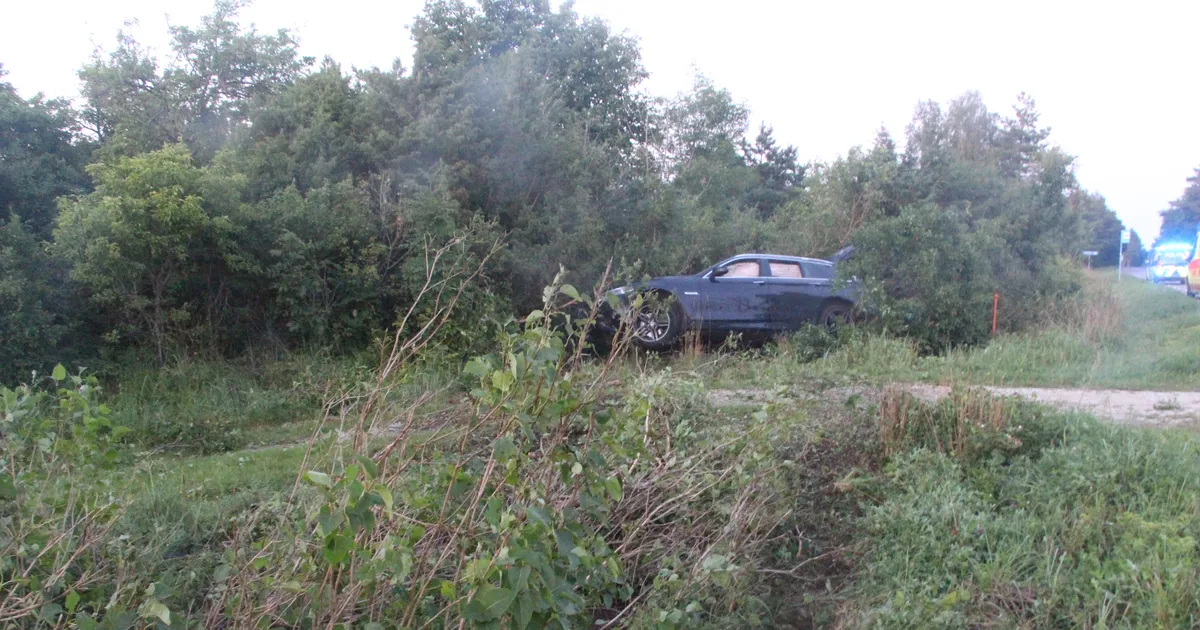 FOTO ⟩ Haapsalu lähistel rullus auto üle katuse, inimesed viidi haiglasse kontrolli