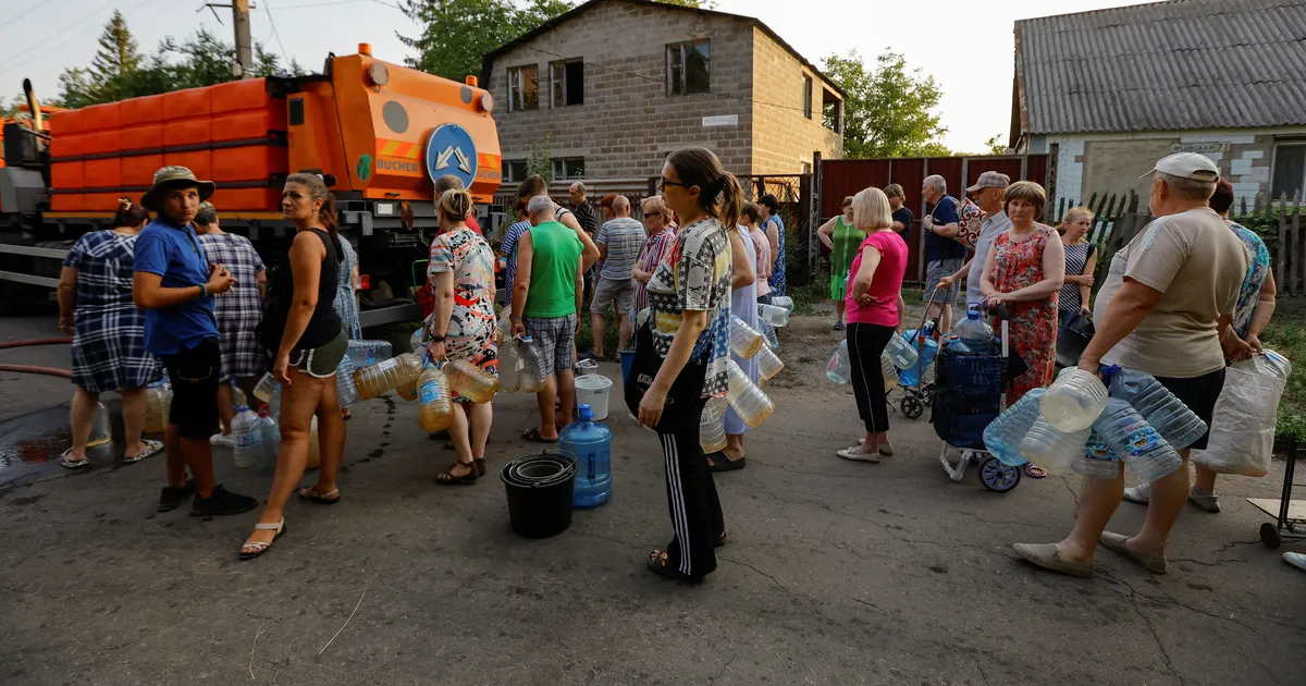 Haisev vesi paakautost või oranž nire kraanist: Donetski ja Mariupoli elanikud ägavad janu käes