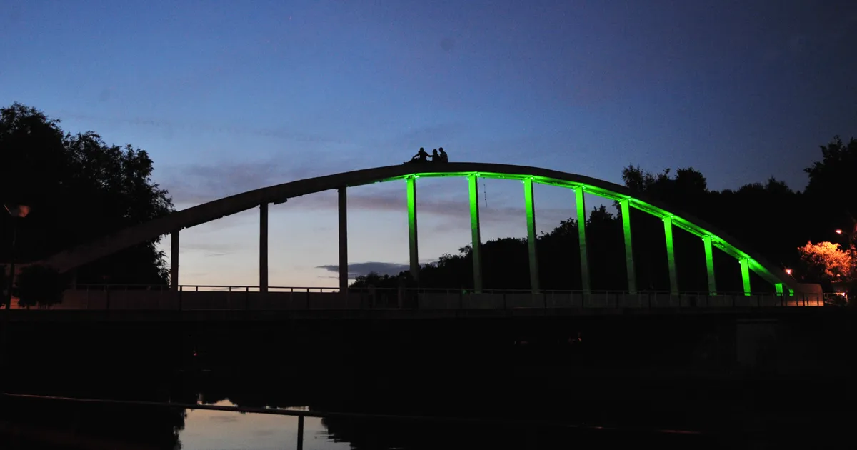 GALERII ⟩ Filmivaatajad Kaarsillal ja muudki erakordset Tartuffi kahekümnest aastast