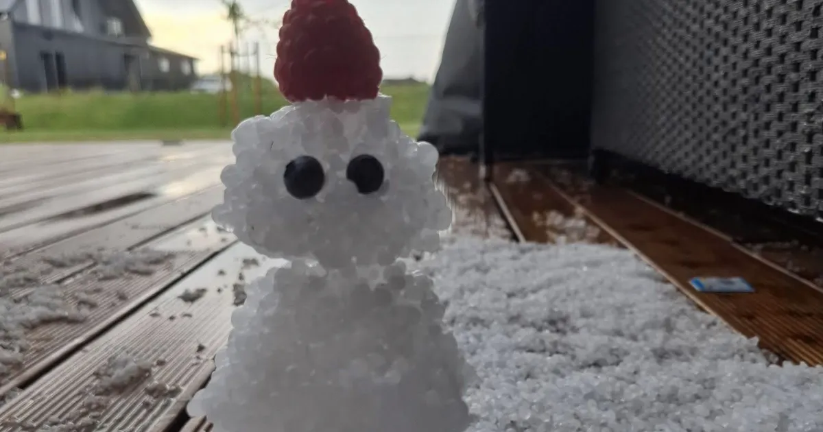 FOTOD ⟩ «​Kas sügis jääb see aasta vahele?»​ Mitmel pool Eestis on maa valge ning möllab tugev torm