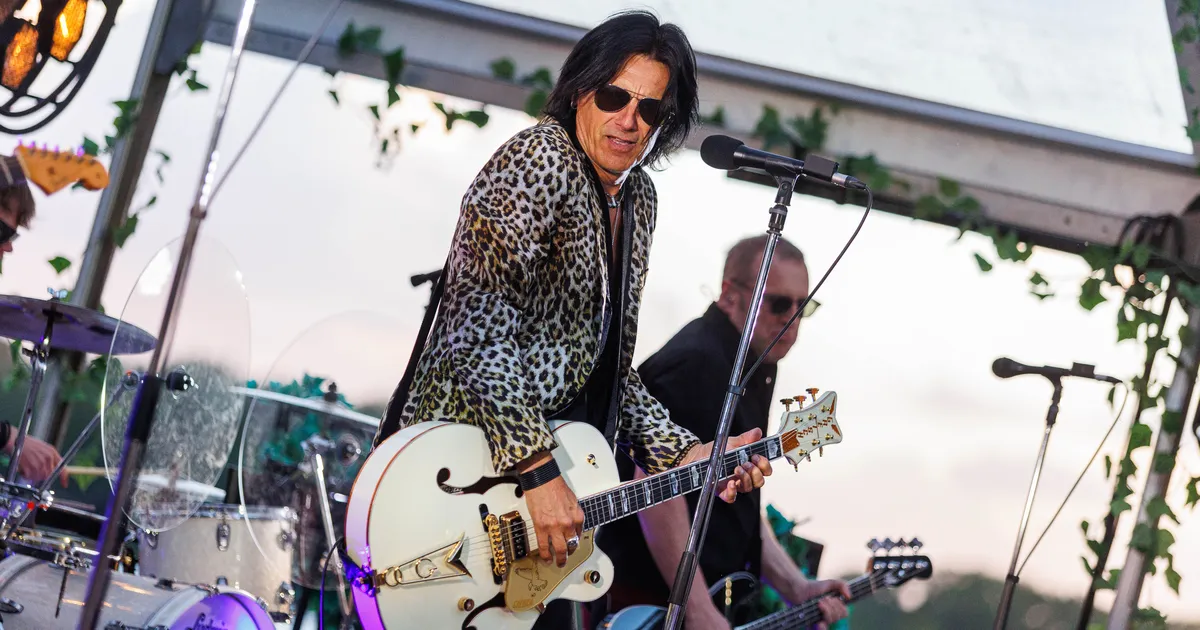 OLEN VAHUVEIN, ŠAMPANJA, PROSECCO JA CAVA ⟩ Tervisekassa skandaalsel suvepeol Wagenkülli hotellis astus väidetavalt üles üks Eesti kalleimaid bände