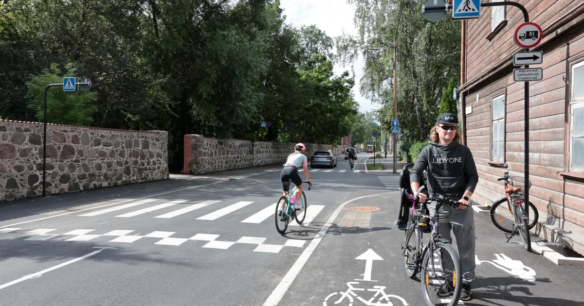 Mida siin sooviti teha!? Uuendatud Kroonuaia tänav paneb ratturid kukalt kratsima