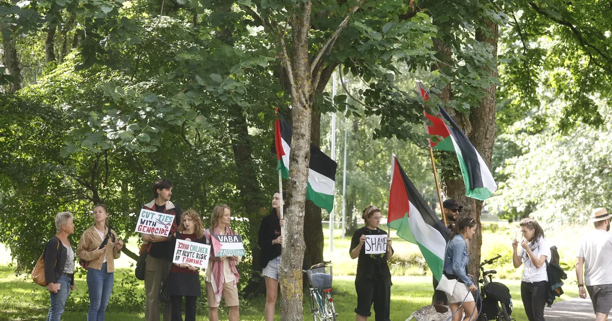 FOTOD ⟩ Kadriorus võtsid Iisraeli presidendi vastu meeleavaldajad