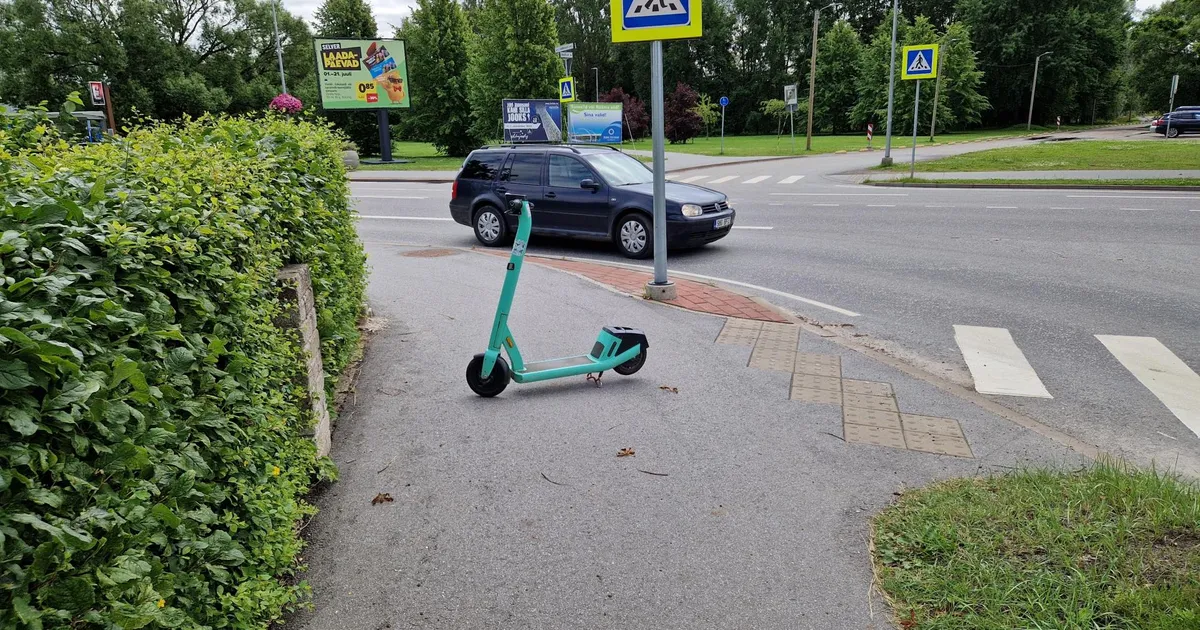 PILDID ⟩ Renditõukerataste parkimise üle puudub kontroll