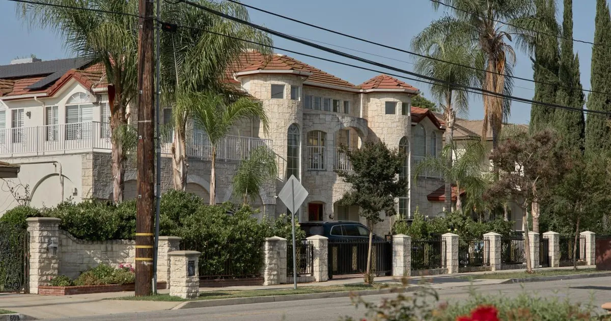 WSJ: Müsteerium: miks oli Los Angelese villa täis asendusemade sünnitatud lapsi?