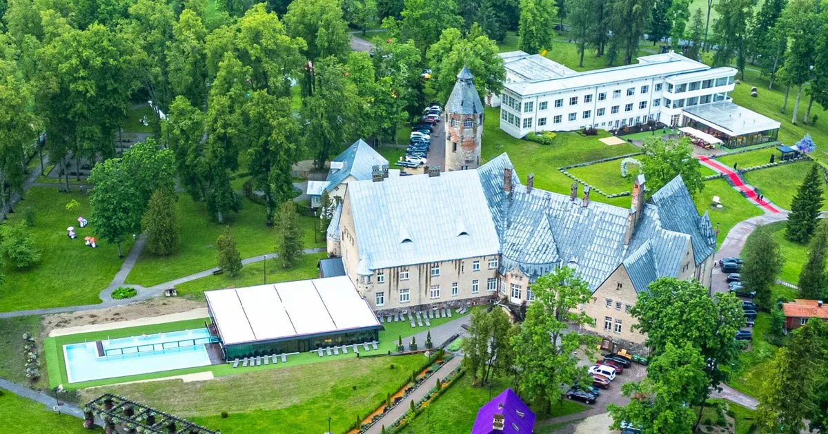 FOTO ⟩ NAGU OSCARITE GALA. Tervisekassa töötajate saabumiseks rulliti lahti punane vaip: arvasin, et president tuleb