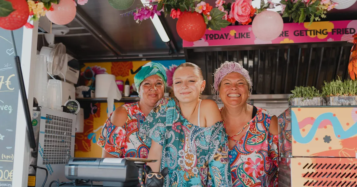 ROHKELT MAITSEELAMUSI ⟩ 50 ratastel söögikohta seavad end Telliskivis üles, kohal ka Soome pikim toidukaravan