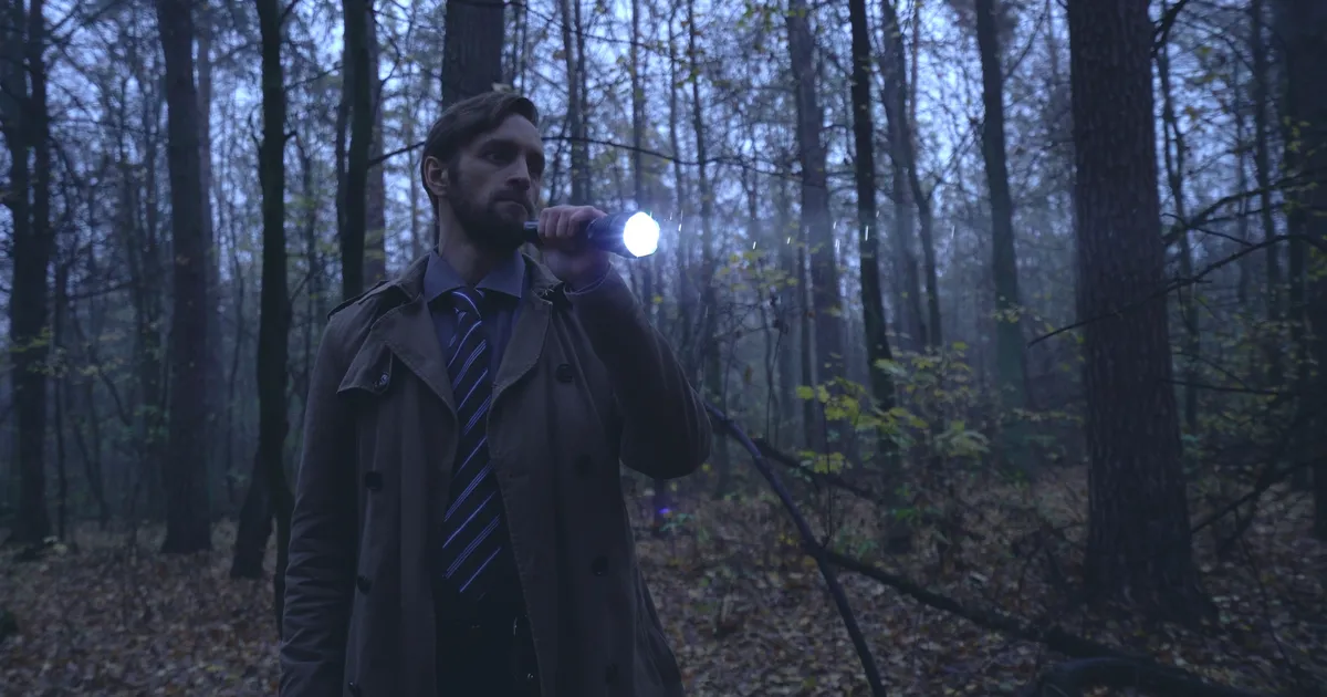 UUS KRIMKA ⟩ «Piisavalt sügav, et mida iganes sa siia matad, seda ei nähta enam kunagi»