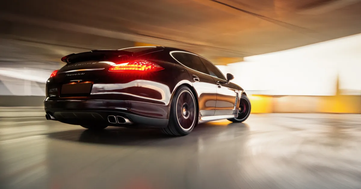 VIDEOD ⟩ Porsche juht kihutas Saksa kiirteel 320 kilomeetrit tunnis nagu filmis!