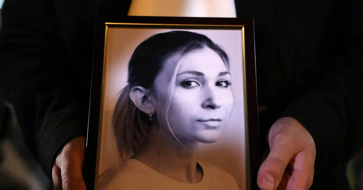 ÜLEVAADE ⟩ Vene vanglas surnuks piinatud Ukraina ajakirjanik saadetakse viimsele teele