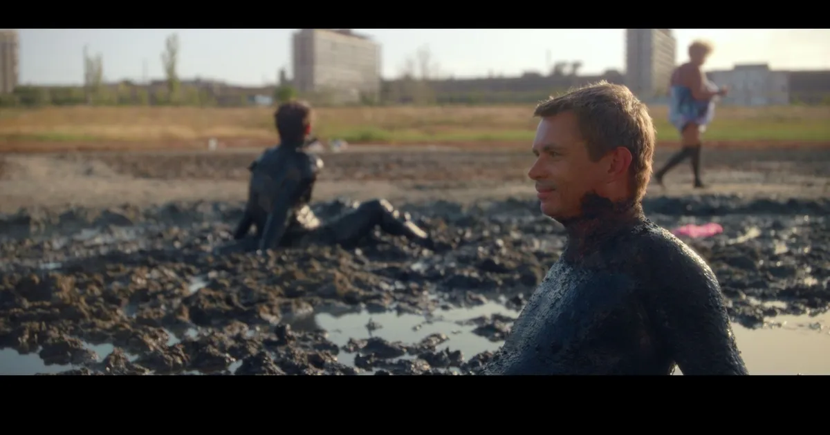 TARTUFFI FILM ⟩ Sõda ulatub Odessa kuulsa ravimudaga sanatooriumi ellu