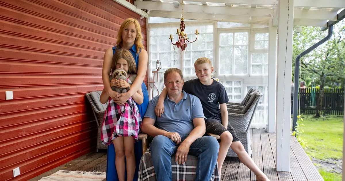 NÄDALA KODU ⟩ «Kodus peab kõik olema hele, helge ja pitsiline!» Põnev kodu vanausuliste Varnjas