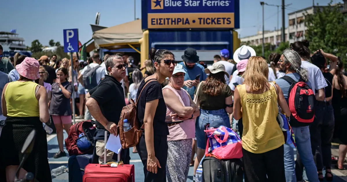 Marutuuled nõudsid Kreekas kahe turisti elu ja tekitasid praamiliikluses kaose