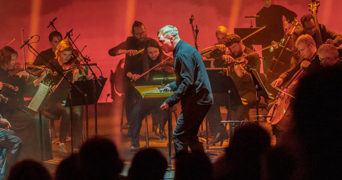 GALERII ⟩ Suur publikuhuvi: nii tähistati Veljo Tormise sünniaastapäeva Krulli kvartalis