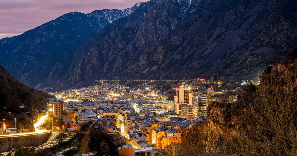 Mägedesse peidetud pealinn, kuhu ei vii lennuk ega rong