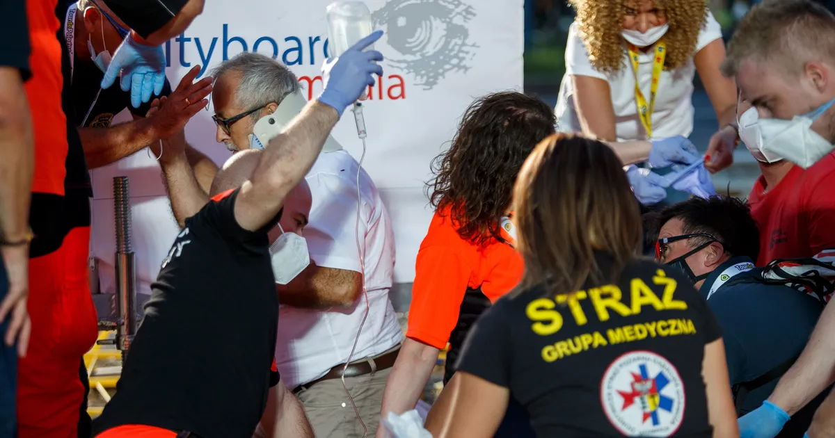 VIDEO ⟩ Poola velotuuril karmi õnnetusse sattunud rattur on koomas