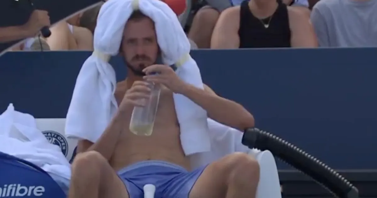 VIDEO ⟩ Endine esireket kasutas kuumusega võitlemiseks eriskummalisi vahendeid