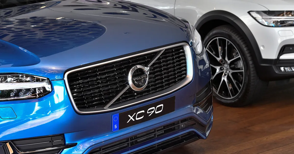 Autolt eemaldati öösel esituled, kindlustusselts kahtlustas omanikku pettuses