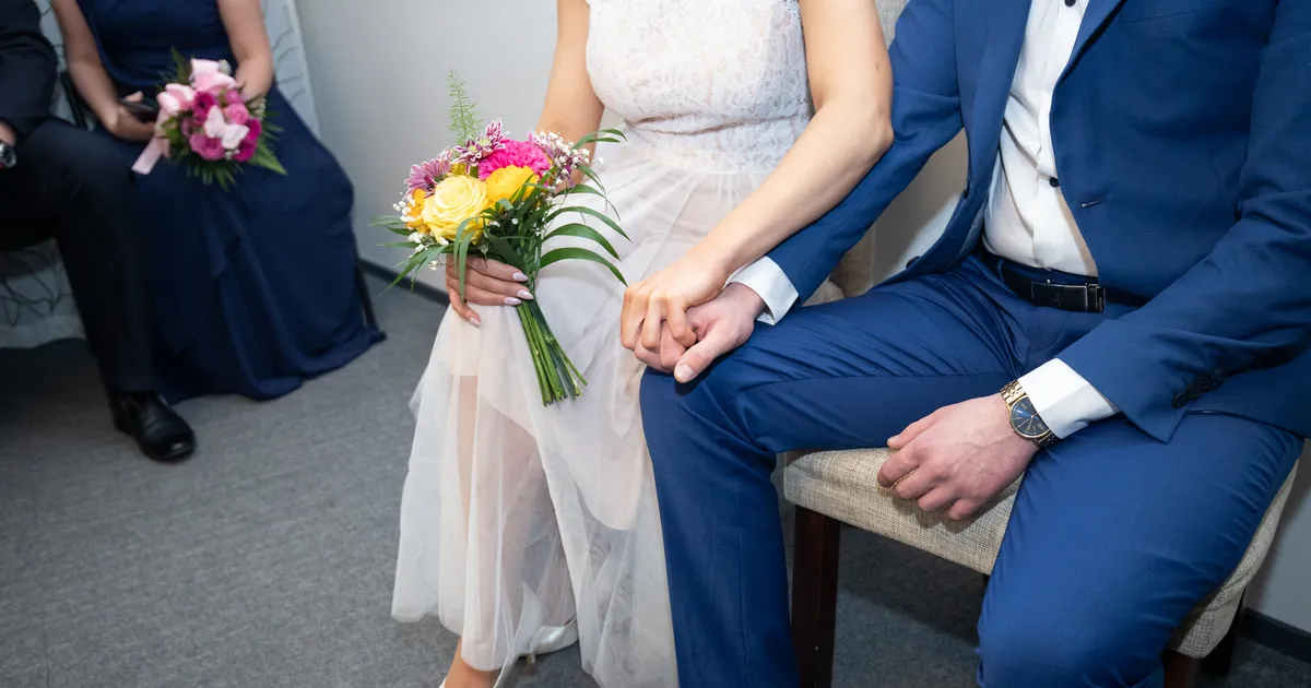 Tartus võttis varas ära noorpaari veel avamata pulmakingid