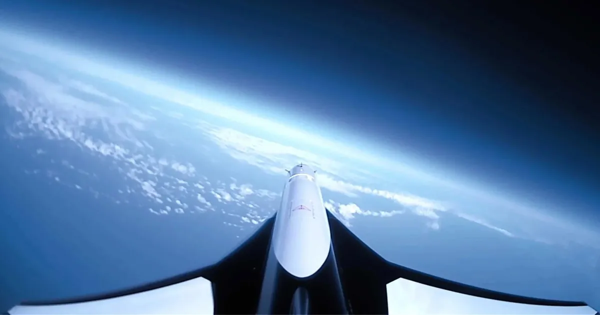 Piloodita luurelennuk pööras silmad ülespoole – kes seal kosmoses siis nuhivad?