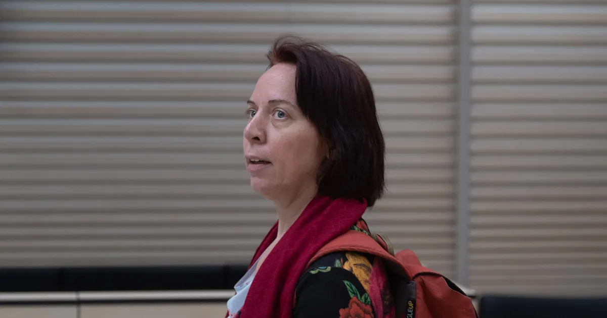 FOTO ⟩ Mailis Repsi maakodu ümbruses möllanud karu tegi mesitarudele üks-null: kui oma lastele mett üldse ei jää...