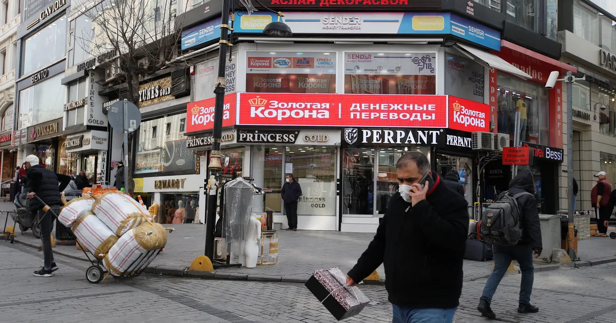 Venelased on sunnitud kiire hinnatõusu tõttu Türgist pagema