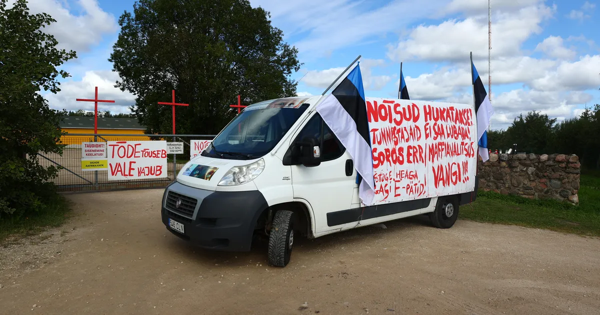 GALERII ⟩ Nurme farmi juurde kogunevad taaskord protestijad