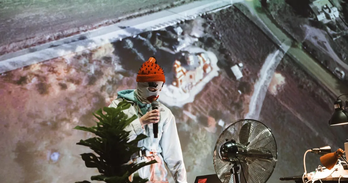 «Spy Girls» lõhub piire: Tinderist saab luurevahend ja teatrist relv infosõjas