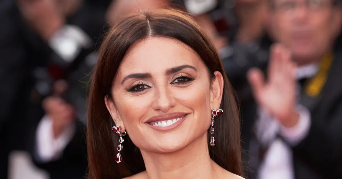 VIDEO ⟩ Nagu 25! Kuumad kaadrid Penélope Cruzist koos abikaasaga ajavad fännid pöördesse