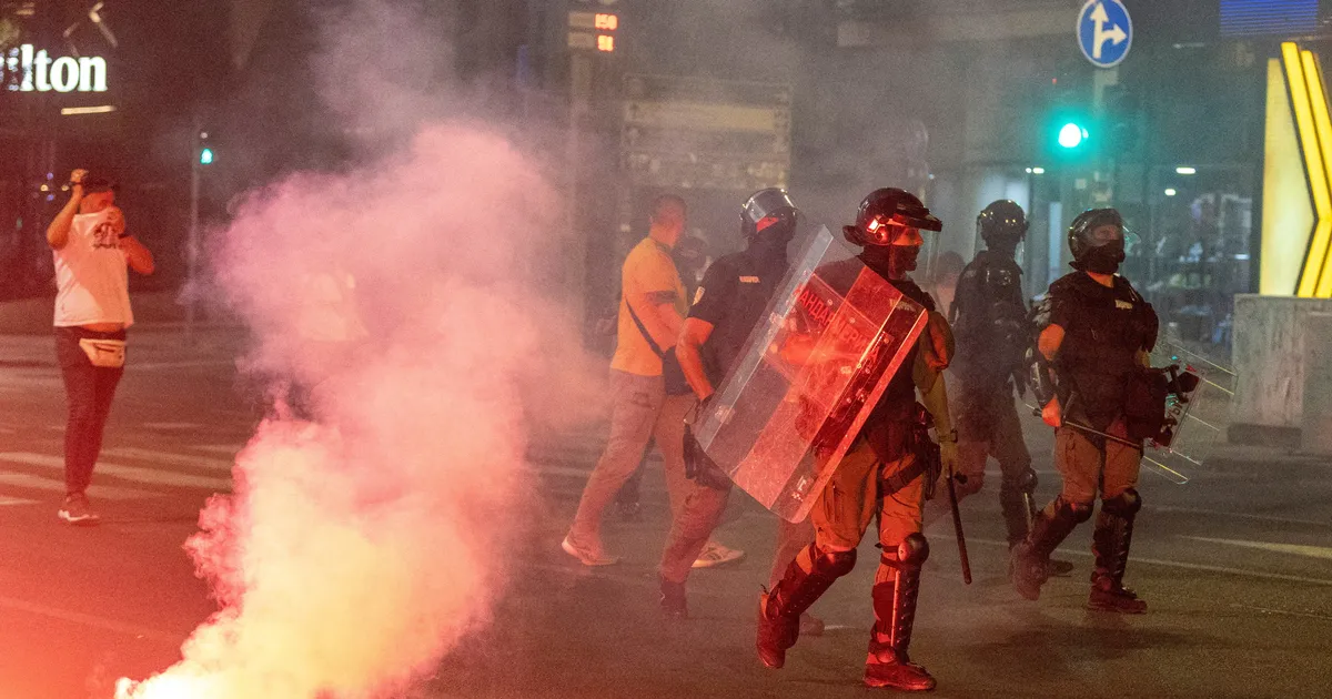 Serbia poliitiline kriis paisus kokkupõrgeteks