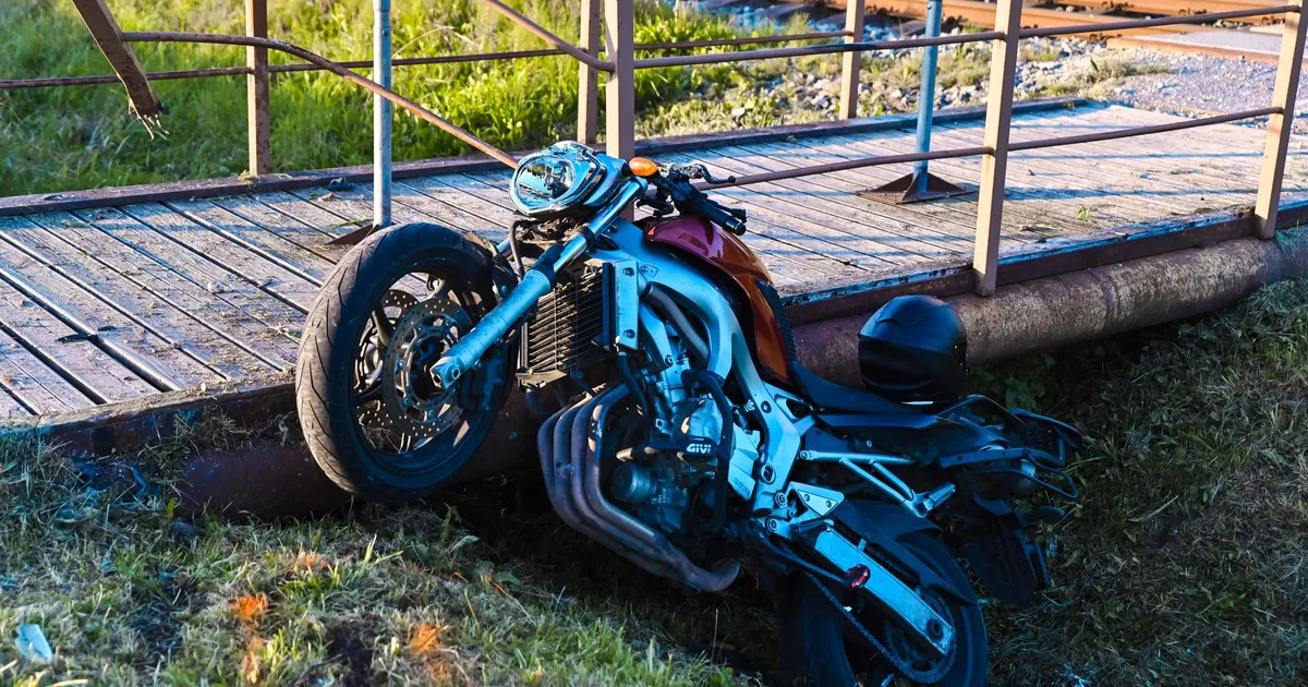 Võhmas hukkus vastu jalakäijate silda sõitnud mootorrattur