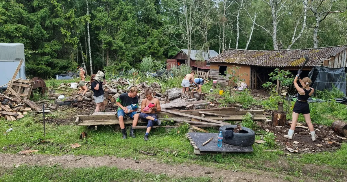 NÄDALA FOTOD ⟩ Noored jäädvustasid malevasuve tegemisi ja vempe