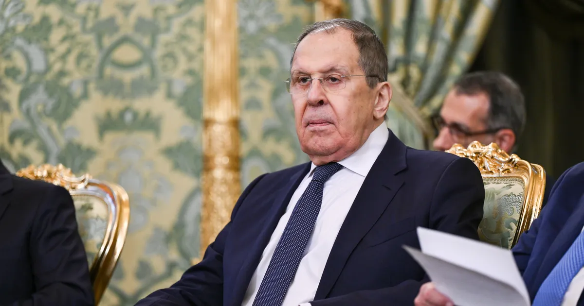 Lavrov saabus Alaskale, seljas T-särk kirjaga «CCCP»