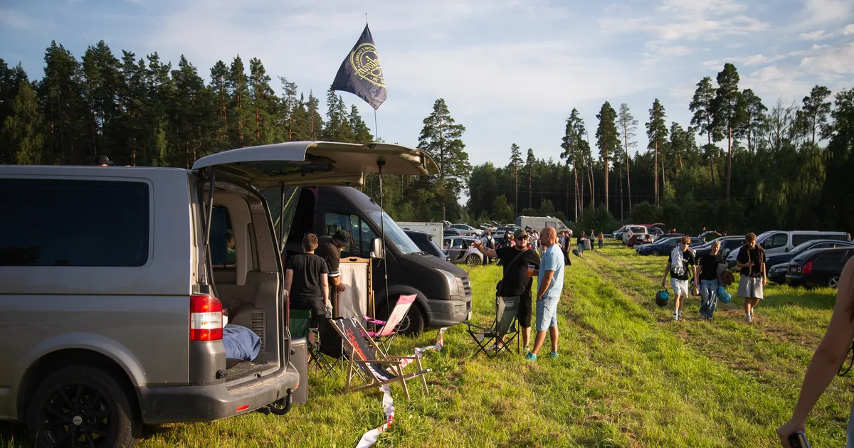GALERII ⟩ Telki visatud kala ja varastatud T-särk: hiphopfestival sai alguse juba parklas