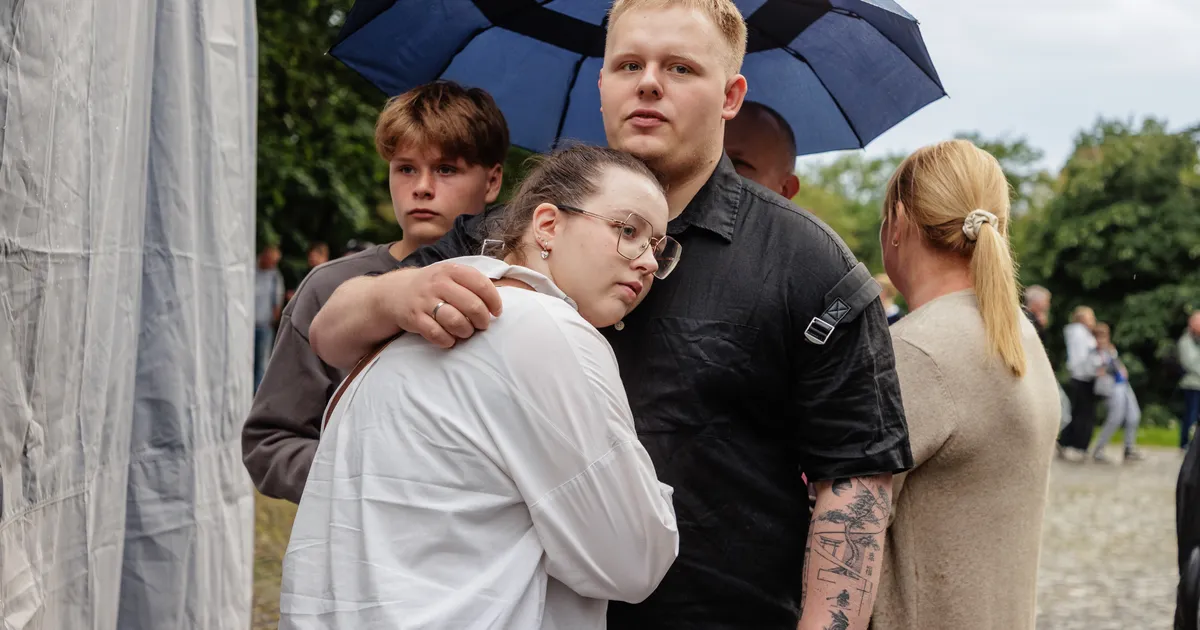 GALERII ⟩ Vaata, kes tulid vihma trotsides kohale Viktor Tsoi mälestuskontserdile