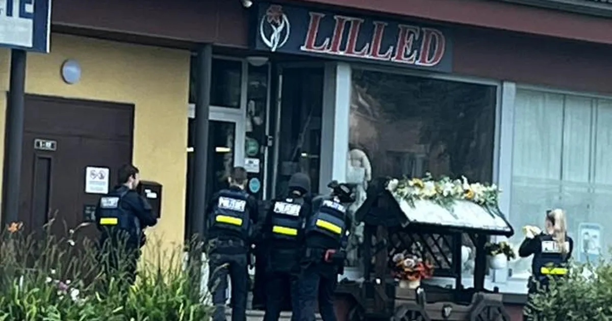 PEALTNÄGIJA VIDEO ⟩ Põhja-Tallinnas peeti kinni noaga lillepoodi sisenenud ja end vigastanud mees