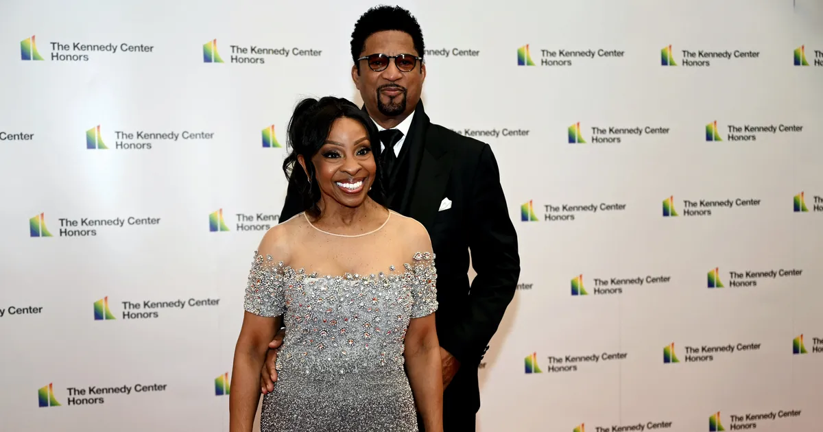 KAS VÄÄRKOHTLEMINE? ⟩ Tipplaulja Gladys Knighti peres on lahvatanud skandaal