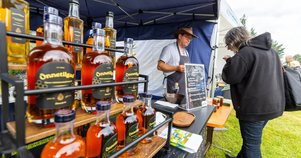 GALERII ⟩ Lendavast laevast õnnetilkadeni. Peipsi toidutänav kutsub mekkima kohalikke hõrgutisi