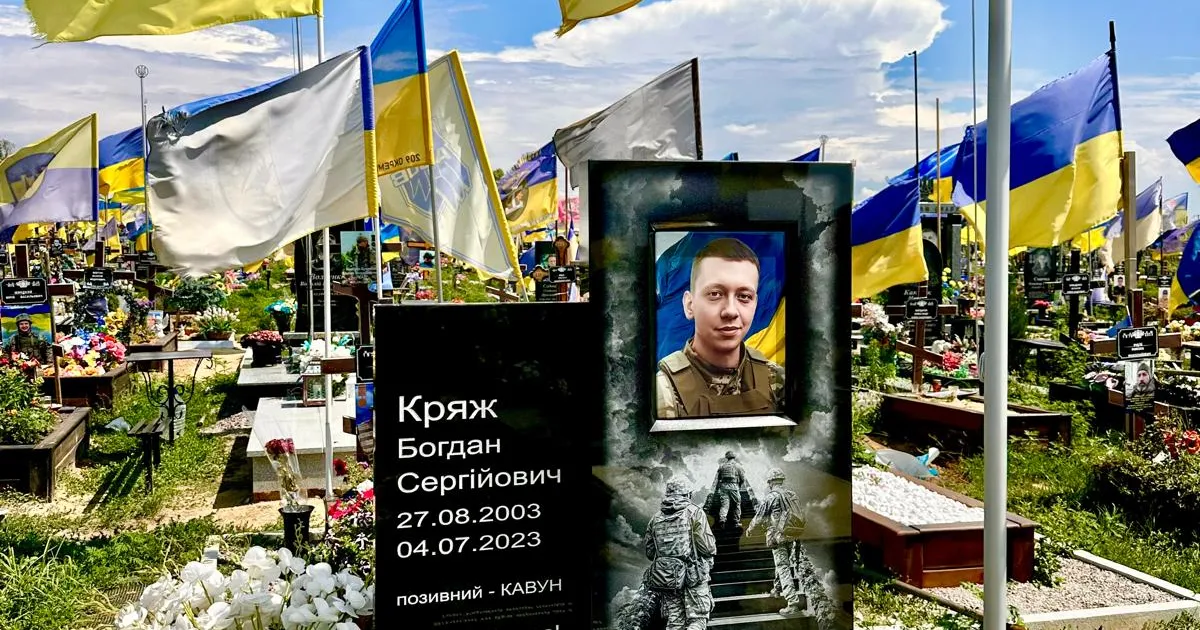 KIMMEL, HEINMAA JA HEREM UKRAINAS ⟩ Haudade read kalmistul annavad aimu sõja mastaabist