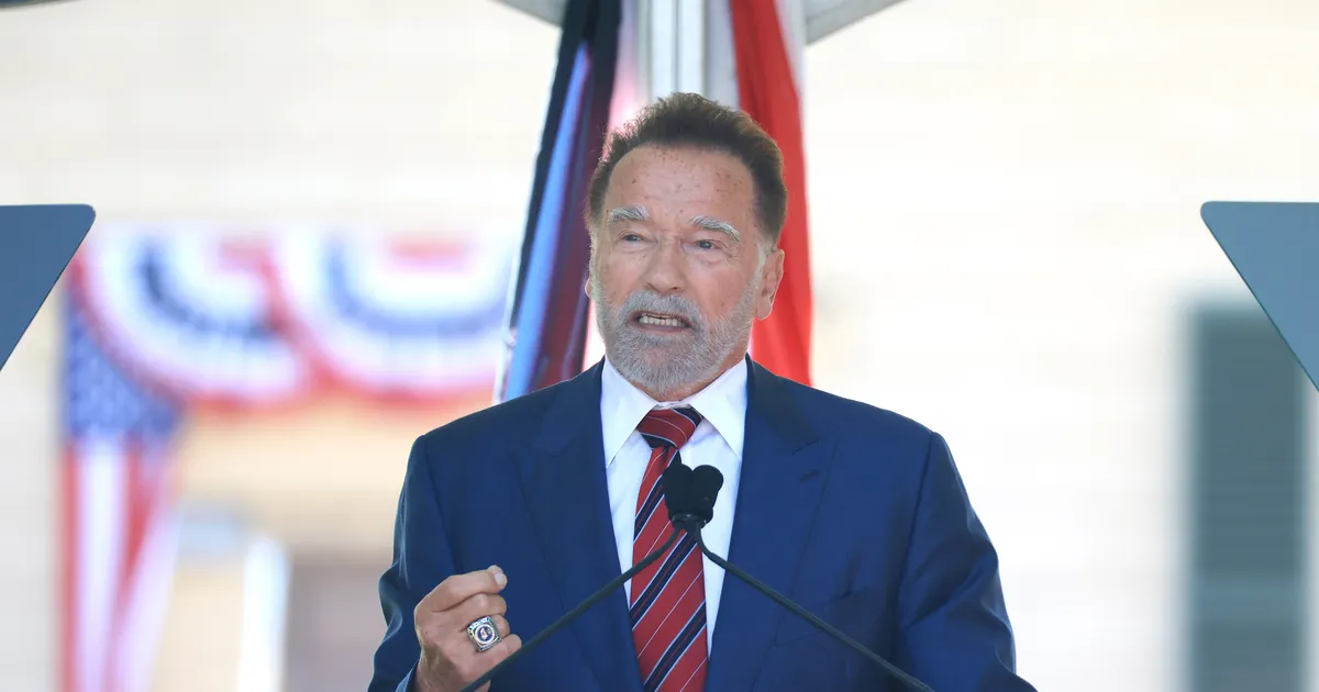 TÕUSIS TUHAST ⟩ Alaska tippkohtumisel nähtu pani ringlema aastaid vana Arnold Schwarzeneggeri video